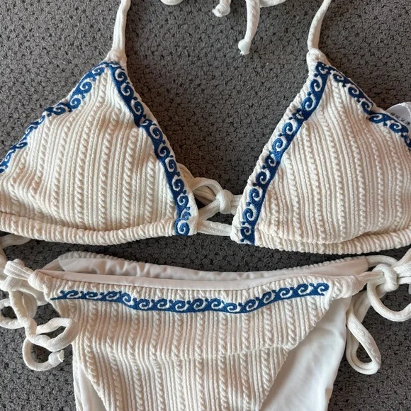 Dippin’ Daisy’s Bikini Set - Picture 2 of 3